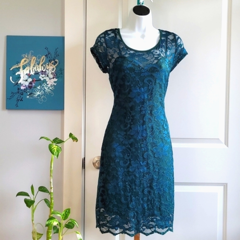 2 Tone Green Lace Fitted Dress